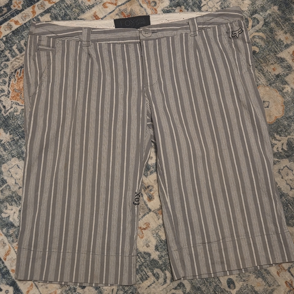 Fox Girls Pin Striped Gray & White Bermuda Shorts Sz 5